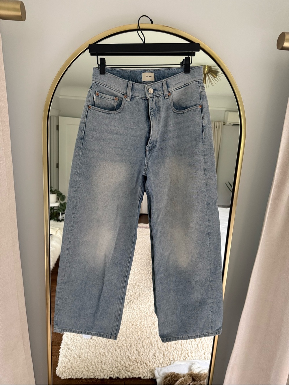 DL1961 Women's Light Blue Straight-Leg Jeans